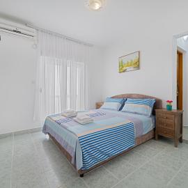 Apartment Dragicevic 2 with Garage