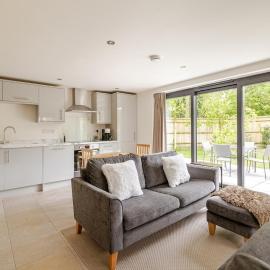 Idyllic village, gateway to the Cotswolds, nr pub