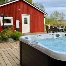 Peaceful lakefront cottage, hotell i Vreta kloster