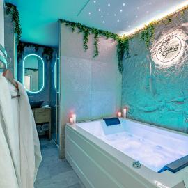 Ellendor - Spa privatif haut de gamme, luxe, ciel étoilé & expérience Seigneur des Anneaux, hotelli kohteessa Évreux