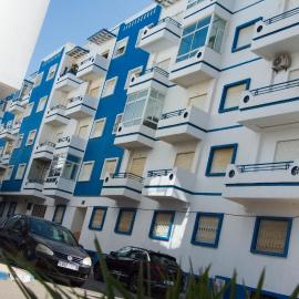 Charming apartment in marvelous Martil with swimming pool, hotel v destinácii Martil