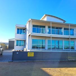 63 By The Sea, hotel in Port Victoria