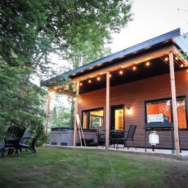 Le Huard - Waterfront Cabin with Spa, Hotel in Valcartier Station