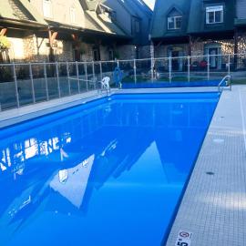 Renovated Chalet at Mystic Springs, Pool, Hot Tub!, hotel u gradu 'Canmore'