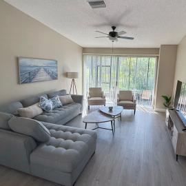 Cozy condo in Northdale Tampa, with golf course views! Snowbirds welcome!