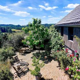 Kleines Haus mitten in der Natur mit eigener Terrasse und Sonnenbalkon, hotelli kohteessa Halver