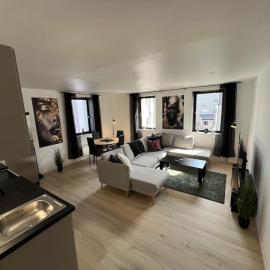 Lunt og trivelig i sentrum Grønn, hotel en Harstad