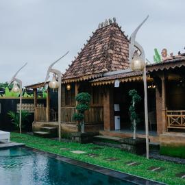 Taruchi 4 bedrooms villa: Kesiman şehrinde bir otel
