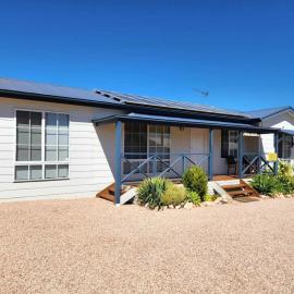 Te Taha Moana - By The Beach, hotel in Port Moonta