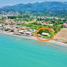 Beachfront Villa Calypso with private pool by DadoVillas, hotel em Acharavi
