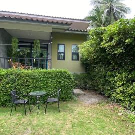 Green & Pink Garden Homes, hotel in Ko Phangan