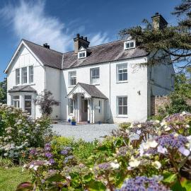Large Manor House I Families I Groups & Retreats