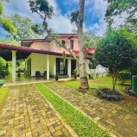 Diya Villa-Boossa, hotel sa Boossa