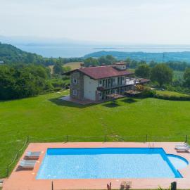 Breathtaking lake view, pool - Fonte alle fate, hotel Barcuzzi városában