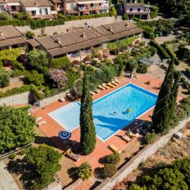 Residence Nisportino Borgo Alloro, Fonte ed Aida, hotel din Rio nellʼElba