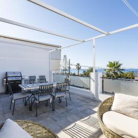 A&N Benajarafe Grand Beachfront Villa Apartment, hotel sa Benajarafe