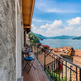 The best View Apartment Torno, hotel em Torno