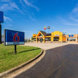 Motel 6-Clarksville, TN