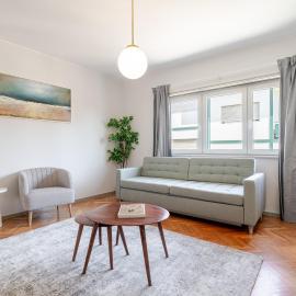 HostWise - Bright & Spacious Flat w/ Garage