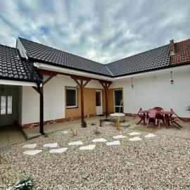 Chaloupka u Přehrady, Hotel in Prostějov