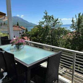 Lake & Mountain retreat in Lagadin, OHRID、ラガディンのホテル