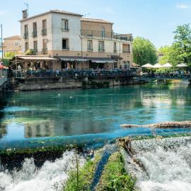 Le Bassin Hôtel Restaurant, hotel v destinácii LʼIsle-sur-la-Sorgue