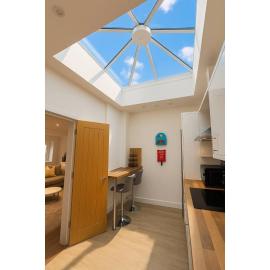 Spacious 2-Bed - Hospital & City Nearby Parking Pet Friendly, hotel Exeterben