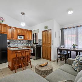2-BD Condo with Pool, Walk to Beach