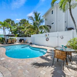 High Tide – Pool, Grill, Pet Friendly, Located in the Heart of SK!, hotel in Siesta Key
