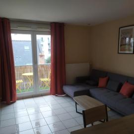 T3 COSY 2 chambres proche TOURS, hotel in La Riche