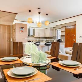 Lovehome - 4BD Villa with views-15mins to airport,10mins to MEC ΑΕ- 2mins to bus stop ,10mins to Suburban Railway on foot