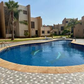 Appartement de LUXE à la MARINA de SAÏDIA Résidence TAMARIS, Vue PISCINE, Parking VIP – hotel w mieście Saïdia