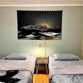 Affordable & Furnished Comfy Oakland Apt