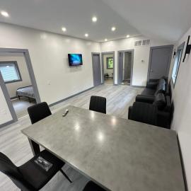 Cozy 4-Bedroom Cottage #2 in Innisfil
