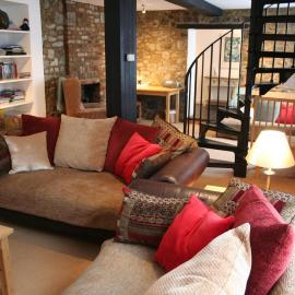 Stylish 4Bed Cottage with parking near town and beach