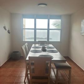 The Yellow House: Fully Equipped, Spectacular Beach View, hotel en Manatí