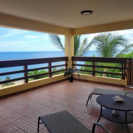 The Yellow House: Fully Equipped, Spectacular Beach View, hotel en Manatí