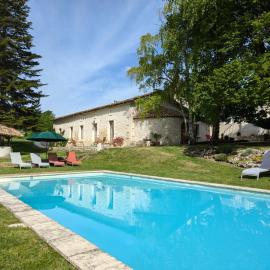 Le Ptit Manoir des Miroirs beautifull 4 star rated gîte near Cognac, private heated pool, 4 bedrooms each with 1 large double bed OR 2 singles