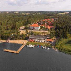 Domek nr 48 w Kaszubskiej Wenecji Na Gwizdówce w Załakowie przy lesie, jeziorze、Załakowoのホテル