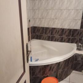 Room chambre Zimmer in einer Wohnung, hotel in Mulhouse