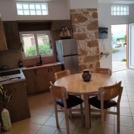 Despoinas House، فندق في Plátanos