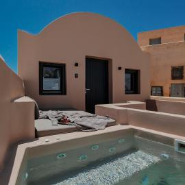 AKRI santorini with heated jacuzzi