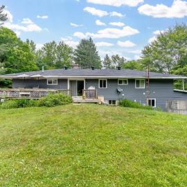 Private cottage with 26 acre & outdoor games – hotel w mieście Bracebridge