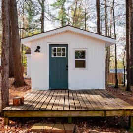 Arbutus Lake Cozy Cabin-Pontoon Rentals Available, khách sạn ở Traverse City