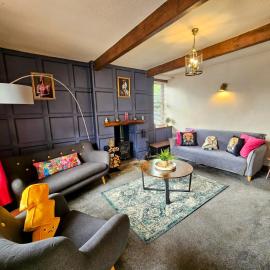 Large 3 bedroom home in the heart of Bingley, Hotel in Bingley