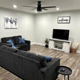 Rustic Retreat 3 bd/2 bth - Large Family Game Area, hotel a Fresno