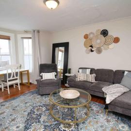 Charming Downtown Gem. 2 minutes to Salem. Workspace Included
