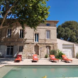 Ancien Couvent avec piscine entre Alpilles et Camargue pour 10 personnes
