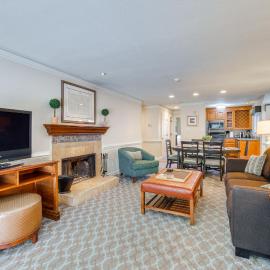 Resort Condo w/ Marina Access in Williamsburg!, Hotel in Williamsburg