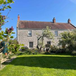 Grade II Listed House Tranquil Garden & Parking